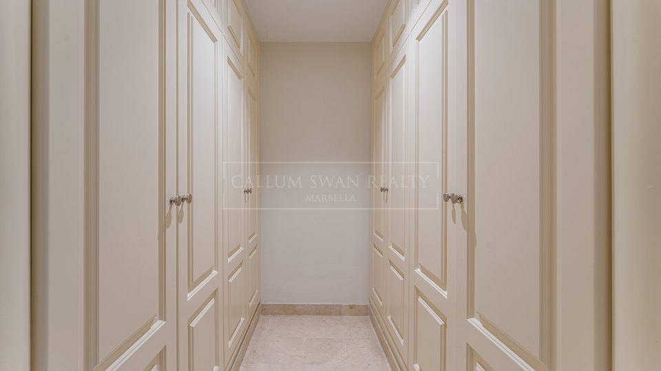 Marbella Golden Mile, Ground Floor Apartment in Sierra Blanca on Marbella’s Golden Mile with Private Garden Terrace