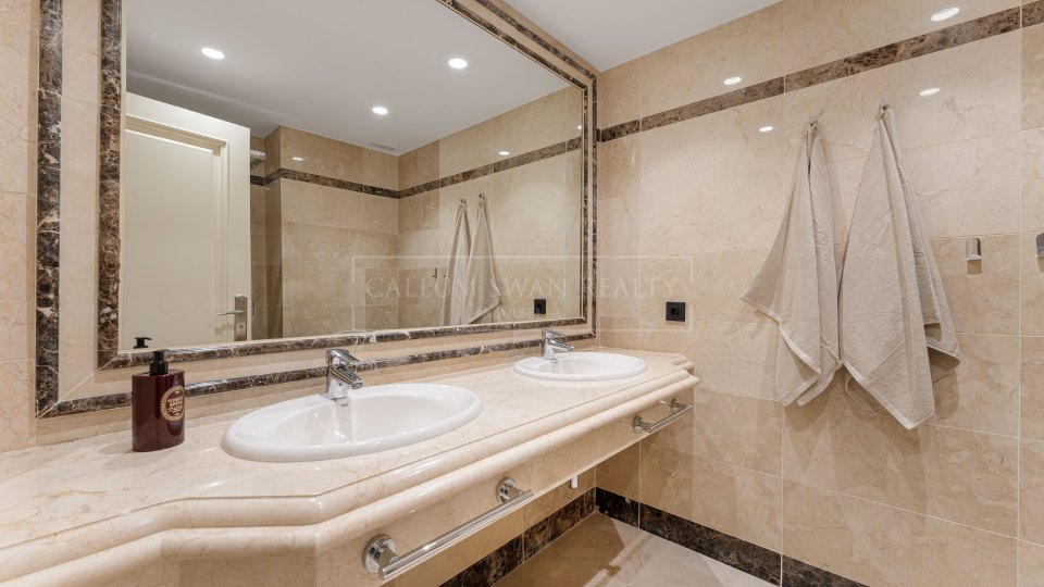 Marbella Golden Mile, Ground Floor Apartment in Sierra Blanca on Marbella’s Golden Mile with Private Garden Terrace