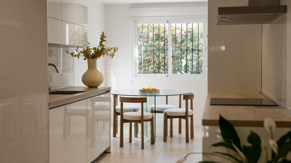 Marbella Golden Mile, Ground Floor Apartment in Sierra Blanca on Marbella’s Golden Mile with Private Garden Terrace