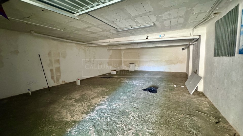 Benahavis, Proyecto de renovación de casa adosada de cuatro dormitorios, poco frecuente en La Quinta, con vistas al golf y al mar