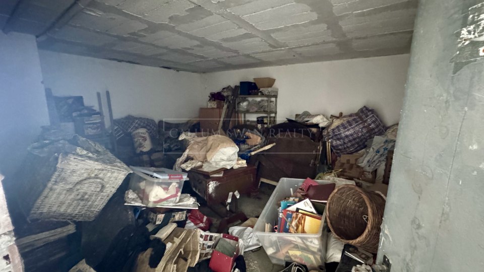 Benahavis, Proyecto de renovación de casa adosada de cuatro dormitorios, poco frecuente en La Quinta, con vistas al golf y al mar