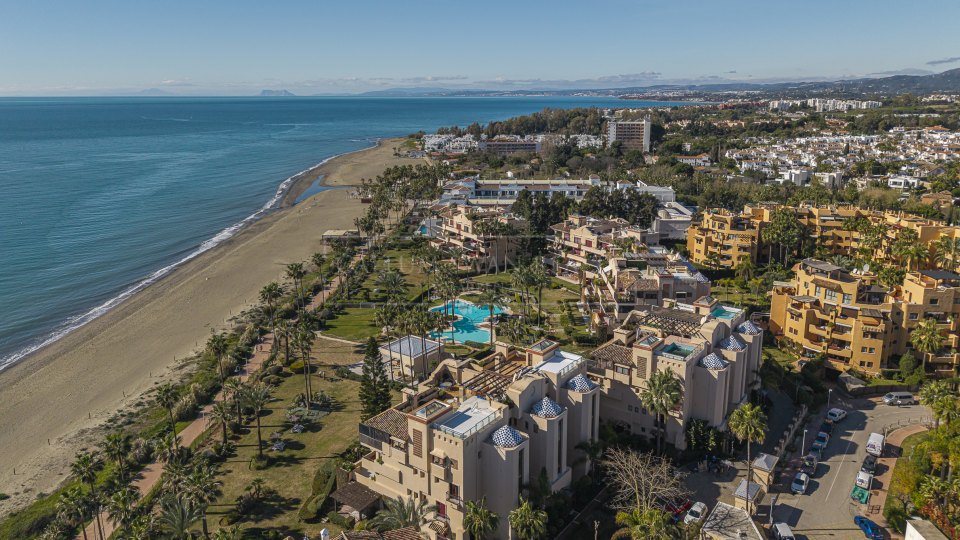 Estepona, Apartamento de lujo frente al mar en venta en Costalita del Mar, Estepona
