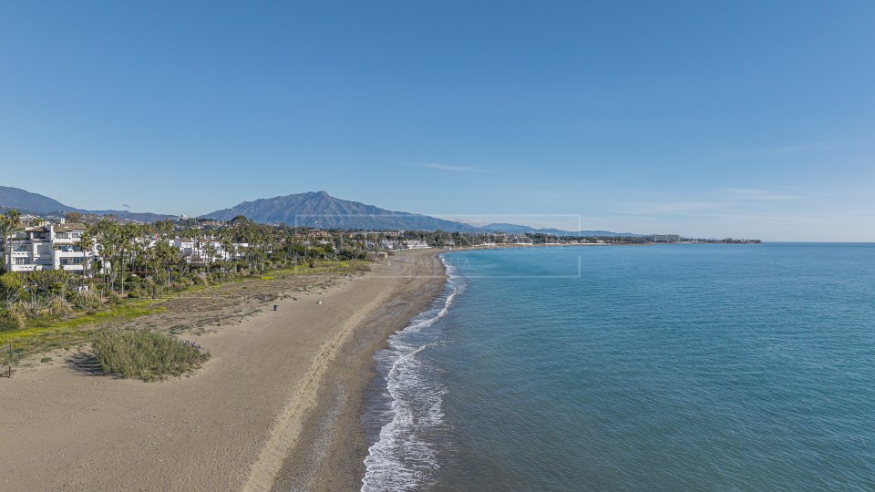 Estepona, Apartamento de lujo frente al mar en venta en Costalita del Mar, Estepona