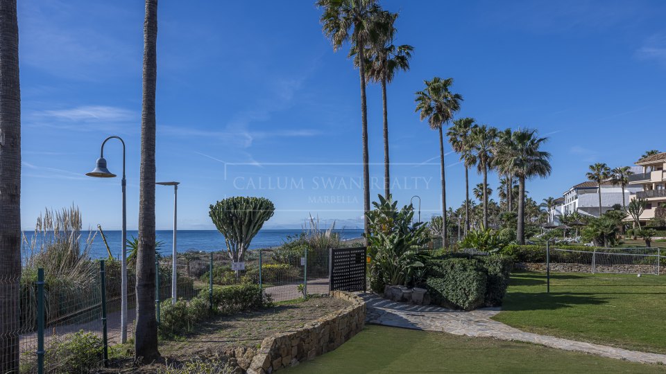 Estepona, Apartamento de lujo frente al mar en venta en Costalita del Mar, Estepona