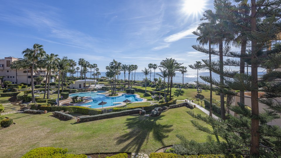 Estepona, Appartement en bord de mer avec trois chambres à coucher à Costalita del Mar, Nouvelle Milla d'Or Estepona