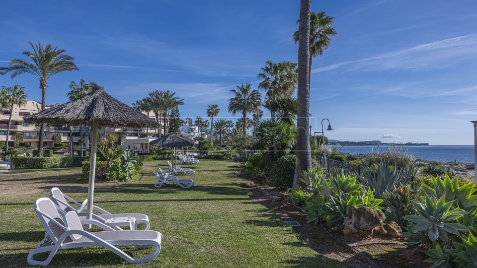 Estepona, Appartement en bord de mer avec trois chambres à coucher à Costalita del Mar, Nouvelle Milla d'Or Estepona