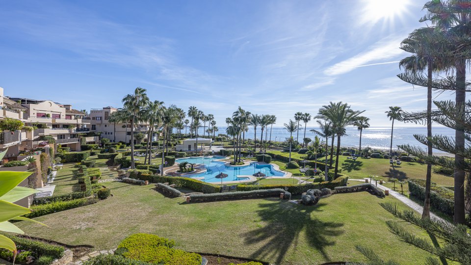 Estepona, Appartement en bord de mer avec trois chambres à coucher à Costalita del Mar, Nouvelle Milla d'Or Estepona