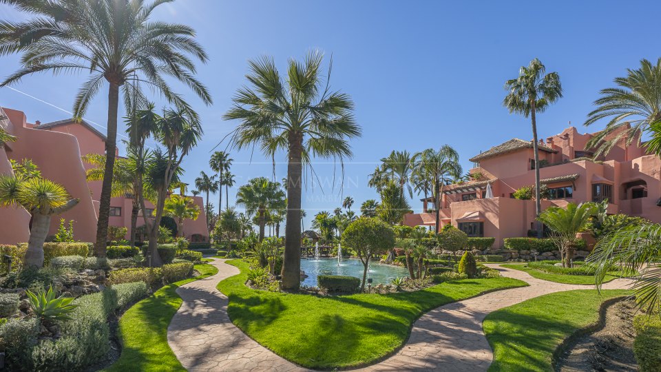 Estepona, Penthouse duplex en première ligne de plage avec vue sur la mer à Torre Bermeja, Estepona