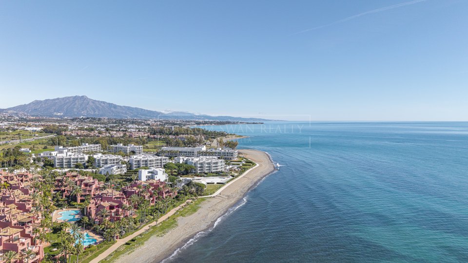 Estepona, Penthouse duplex en première ligne de plage avec vue sur la mer à Torre Bermeja, Estepona