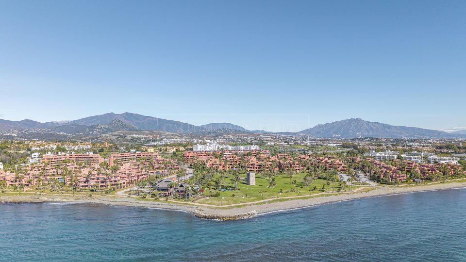 Estepona, Penthouse duplex en première ligne de plage avec vue sur la mer à Torre Bermeja, Estepona