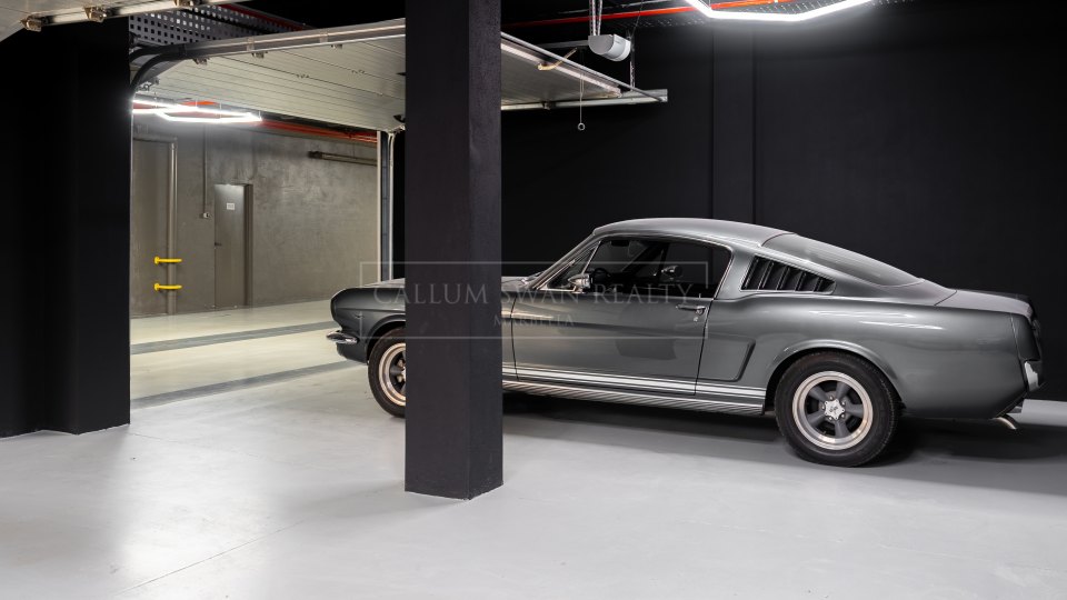 Marbella Golden Mile, Casa adosada de tres dormitorios en venta en Sierra Blanca, Milla de Oro de Marbella con vistas al mar