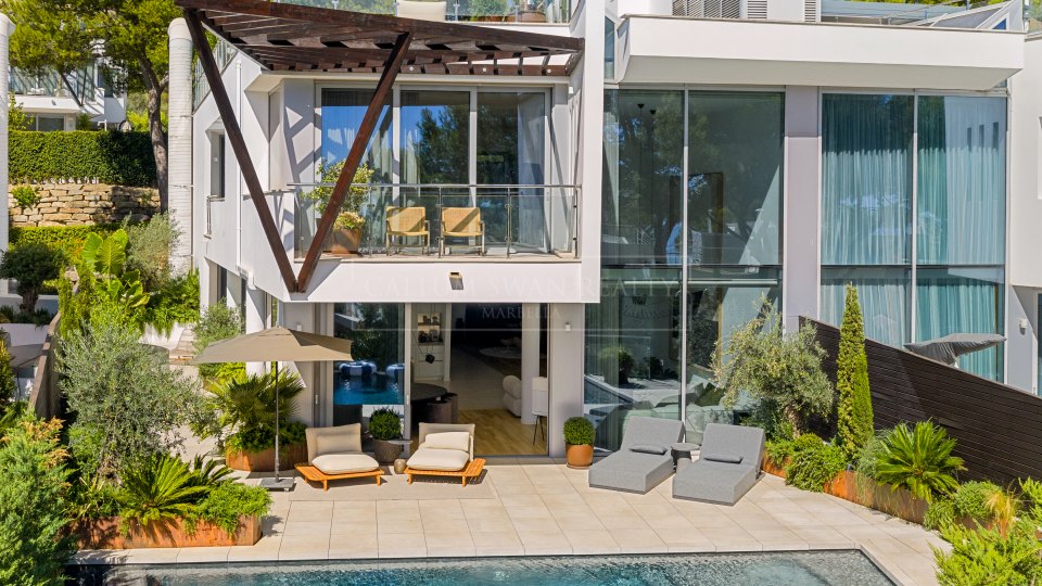 Marbella Golden Mile, Casa adosada de tres dormitorios en venta en Sierra Blanca, Milla de Oro de Marbella con vistas al mar