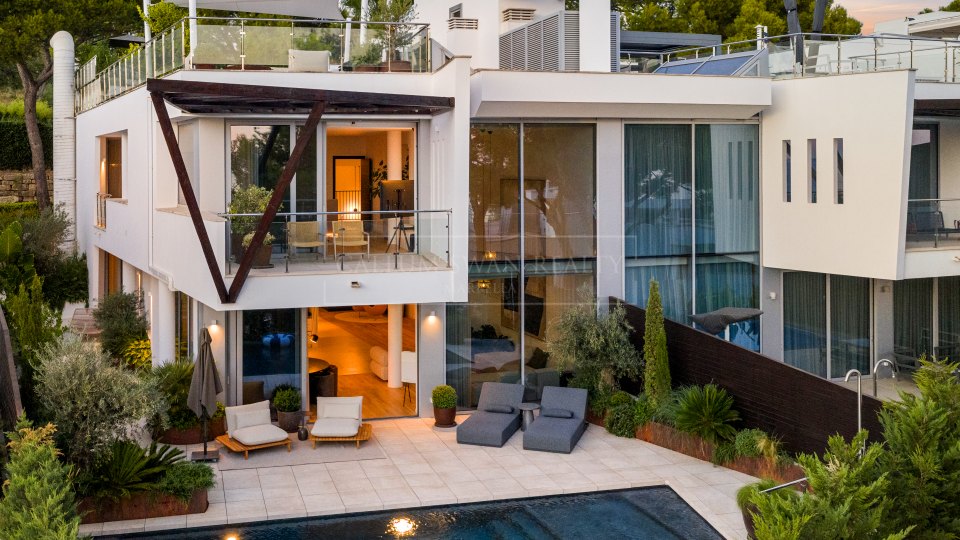 Marbella Golden Mile, Casa adosada de tres dormitorios en venta en Sierra Blanca, Milla de Oro de Marbella con vistas al mar