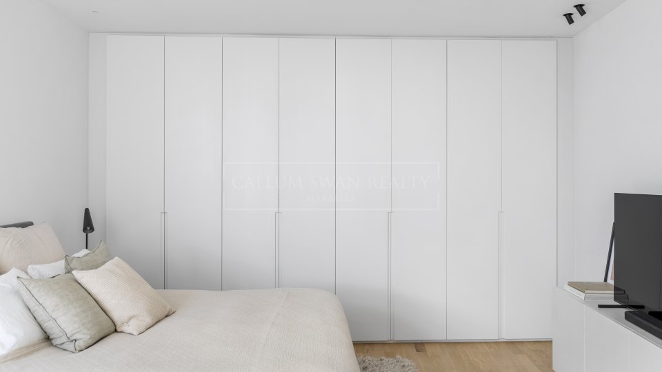 Marbella Golden Mile, Casa adosada de tres dormitorios en venta en Sierra Blanca, Milla de Oro de Marbella con vistas al mar