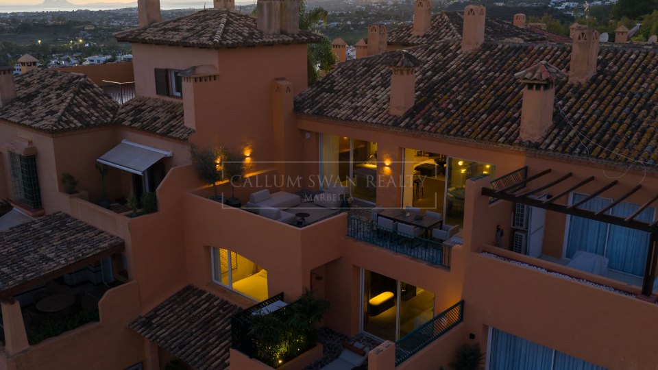 Nueva Andalucia, Ático dúplex en venta con vistas panorámicas al mar y a la montaña en La Cerquilla, Nueva Andalucía