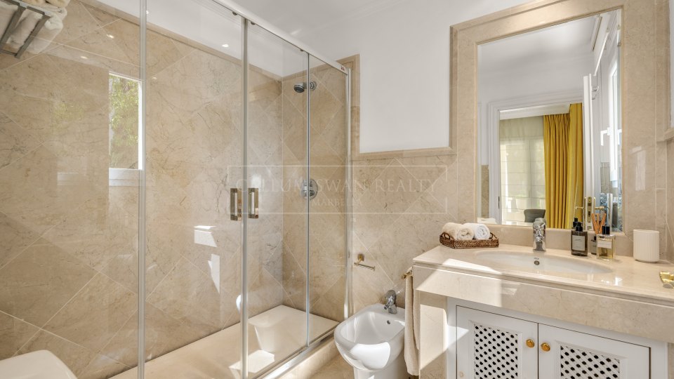 Nueva Andalucia, Appartement au rez-de-chaussée à vendre à Las Alamandas, Nueva Andalucía