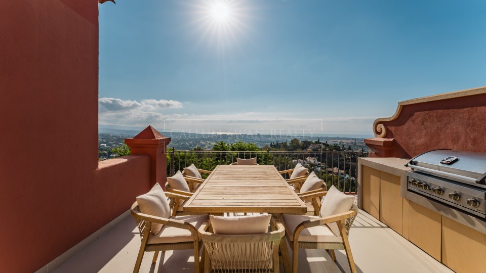 Benahavis, Penthouse duplex quatre pièces avec vue sur la mer à Monte Halcones, Benahavís