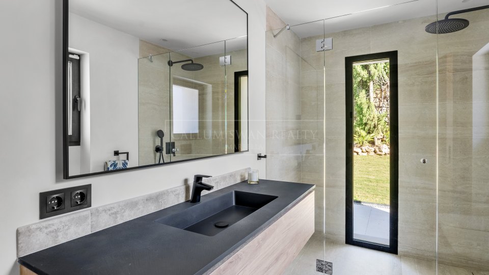 Nueva Andalucia, Villa de quatre chambres à Nueva Andalucía Marbella à vendre, propriété dans la Golf Valley avec piscine et terrasse