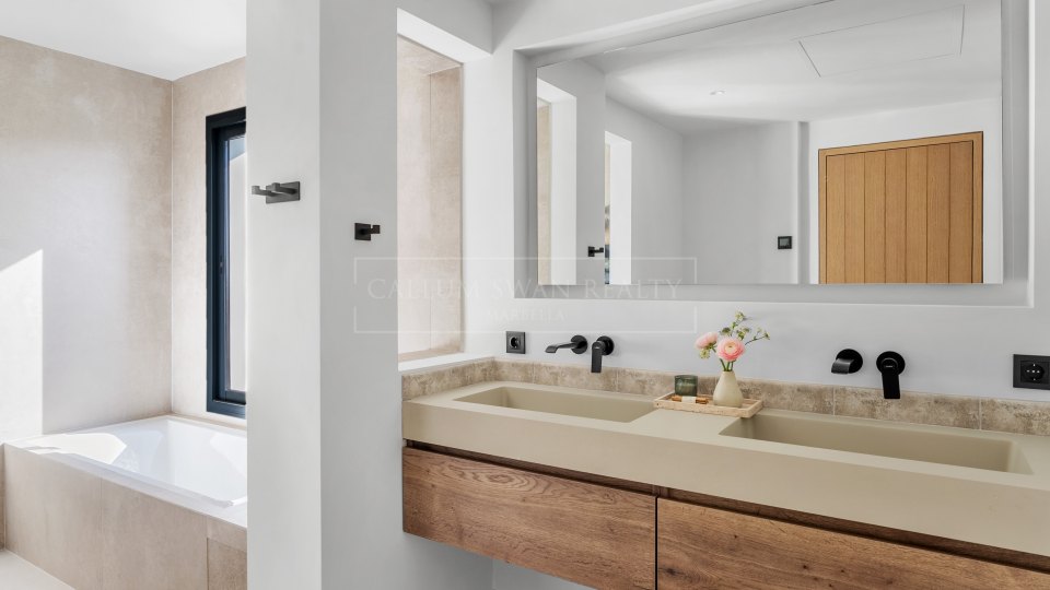 Nueva Andalucia, Villa de quatre chambres à Nueva Andalucía Marbella à vendre, propriété dans la Golf Valley avec piscine et terrasse