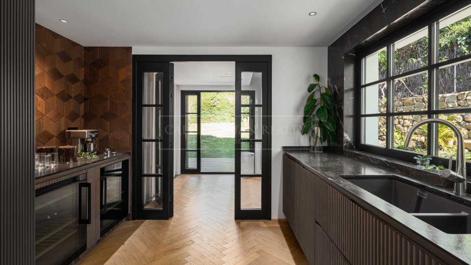 Nueva Andalucia, Élégante villa golfique de quatre chambres à Nueva Andalucía Golf Valley, Marbella