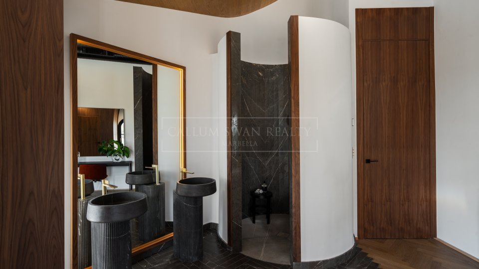 Nueva Andalucia, Élégante villa golfique de quatre chambres à Nueva Andalucía Golf Valley, Marbella