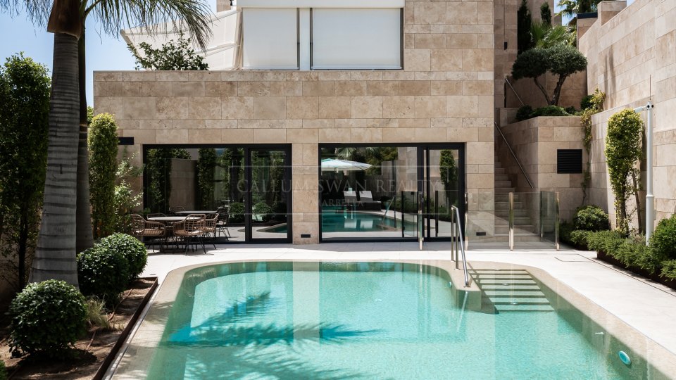 Benahavis, Apartamento de tres dormitorios en venta en La Quinta Benahavís con vistas al mar y amplia terraza