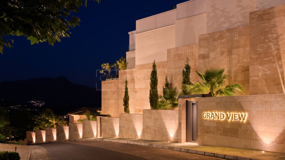 Benahavis, Apartamento de tres dormitorios en venta en La Quinta Benahavís con vistas al mar y amplia terraza