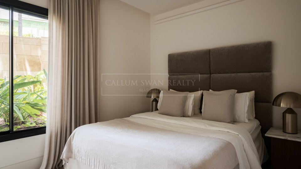 Benahavis, Apartamento de tres dormitorios en venta en La Quinta Benahavís con vistas al mar y amplia terraza