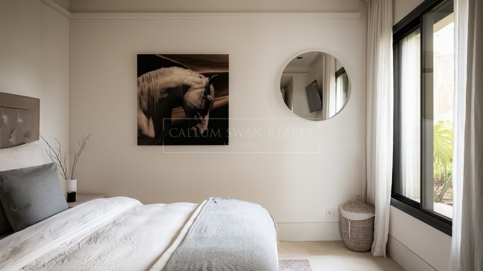 Benahavis, Apartamento de tres dormitorios en venta en La Quinta Benahavís con vistas al mar y amplia terraza