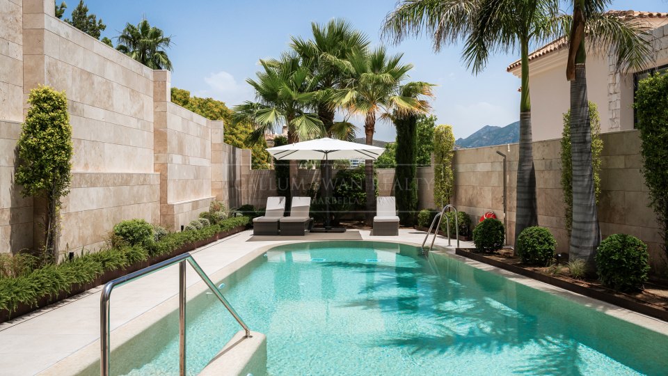 Benahavis, Apartamento de tres dormitorios en venta en La Quinta Benahavís con vistas al mar y amplia terraza