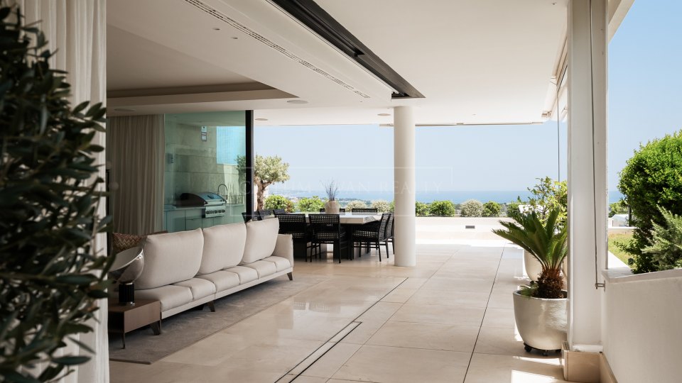 Benahavis, Apartamento de tres dormitorios en venta en La Quinta Benahavís con vistas al mar y amplia terraza