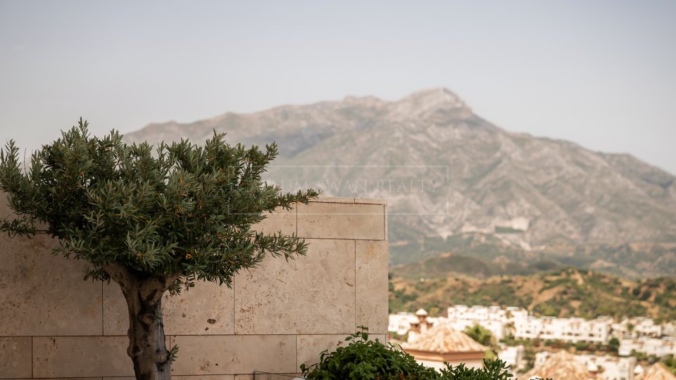 Benahavis, Apartamento de tres dormitorios en venta en La Quinta Benahavís con vistas al mar y amplia terraza