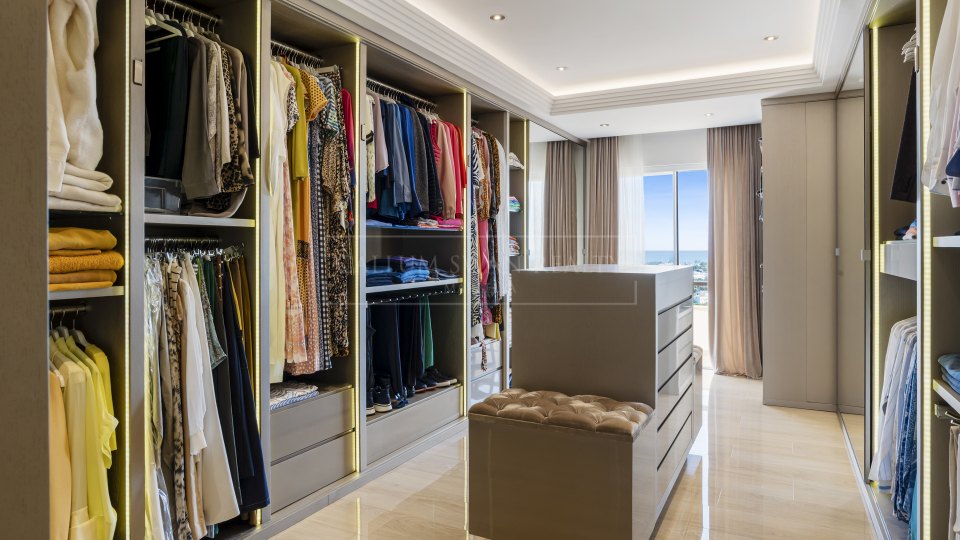 Benahavis, Penthouse quatre chambres avec vue sur la mer et solarium à Los Almendros, Benahavís