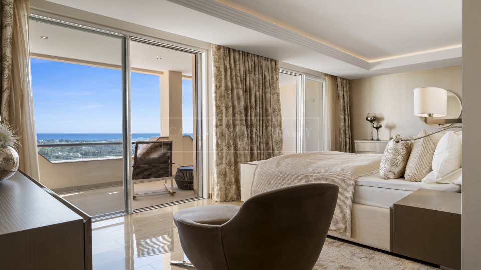 Benahavis, Penthouse quatre chambres avec vue sur la mer et solarium à Los Almendros, Benahavís