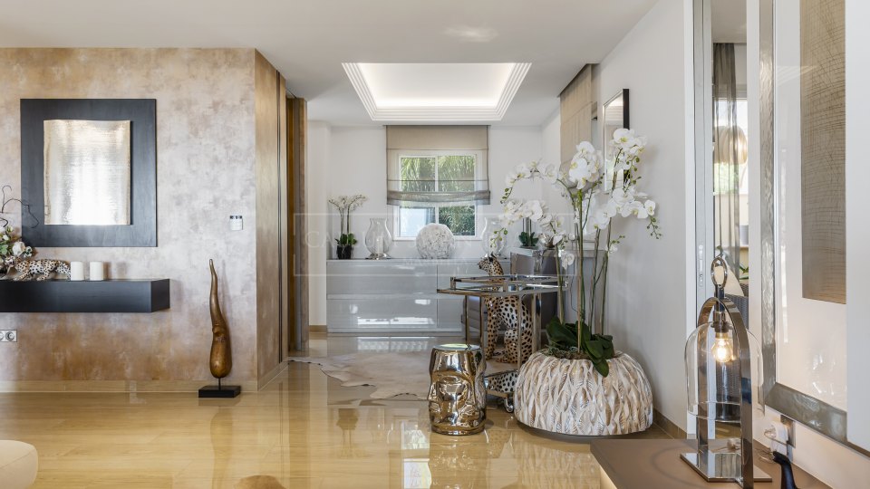 Benahavis, Penthouse quatre chambres avec vue sur la mer et solarium à Los Almendros, Benahavís