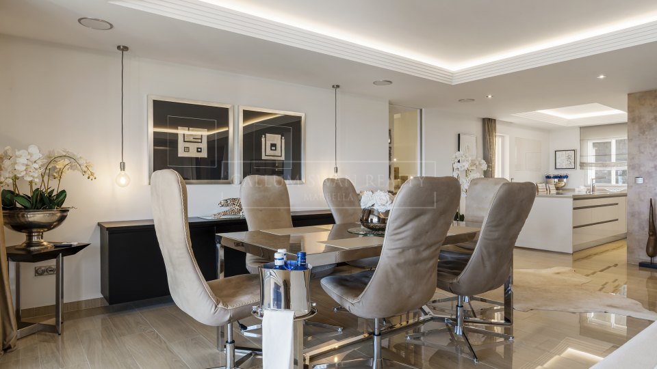 Benahavis, Penthouse quatre chambres avec vue sur la mer et solarium à Los Almendros, Benahavís