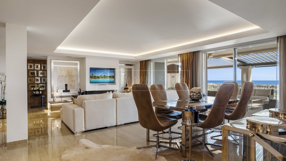 Benahavis, Penthouse quatre chambres avec vue sur la mer et solarium à Los Almendros, Benahavís