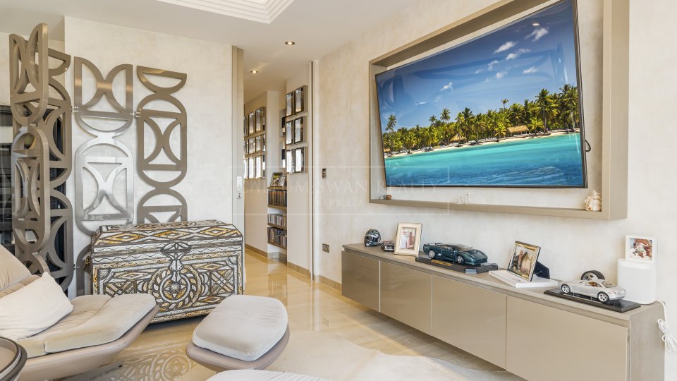 Benahavis, Penthouse quatre chambres avec vue sur la mer et solarium à Los Almendros, Benahavís