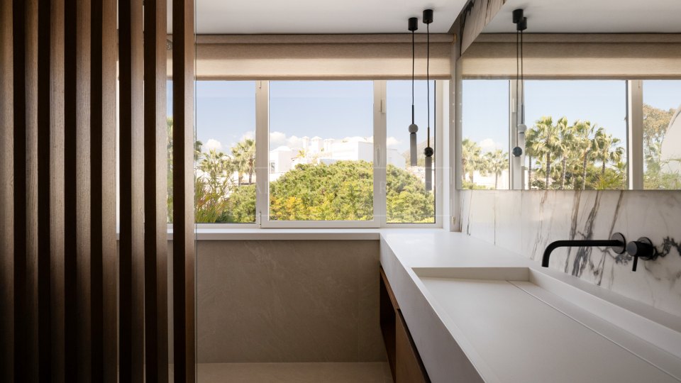 Marbella Golden Mile, Penthouse duplex en front de mer à vendre à Alhambra del Mar, Marbella