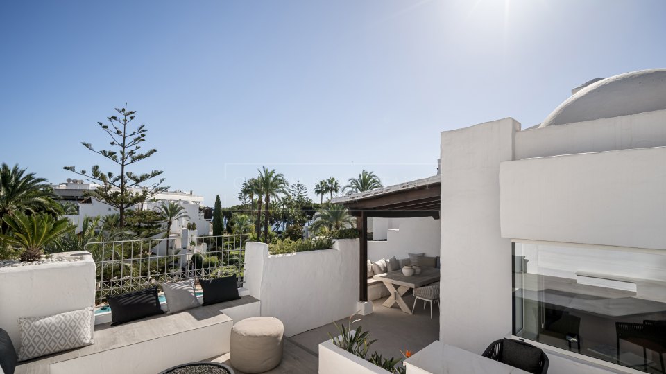 Marbella Golden Mile, Penthouse duplex en front de mer à vendre à Alhambra del Mar, Marbella