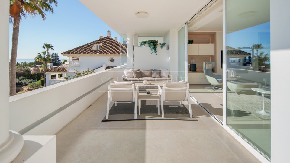 Marbella Golden Mile, Contemporary Three-Bedroom Duplex Penthouse for Sale in Monte Paraiso, Marbella Golden Mile