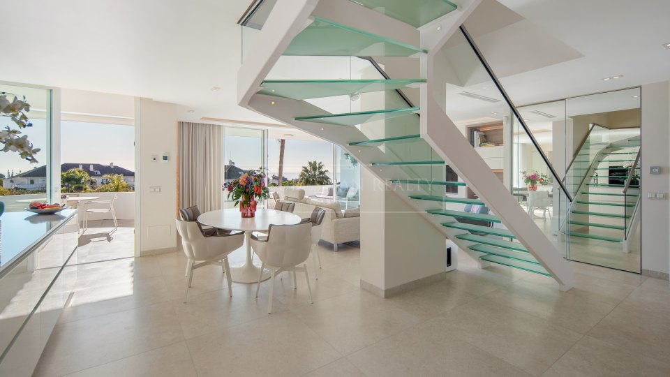 Marbella Golden Mile, Contemporary Three-Bedroom Duplex Penthouse for Sale in Monte Paraiso, Marbella Golden Mile