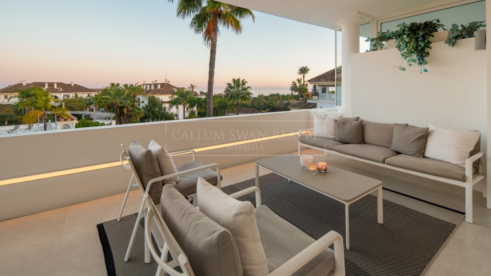 Marbella Golden Mile, Contemporary Three-Bedroom Duplex Penthouse for Sale in Monte Paraiso, Marbella Golden Mile