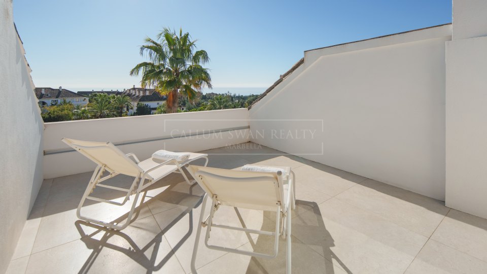 Marbella Golden Mile, Contemporary Three-Bedroom Duplex Penthouse for Sale in Monte Paraiso, Marbella Golden Mile