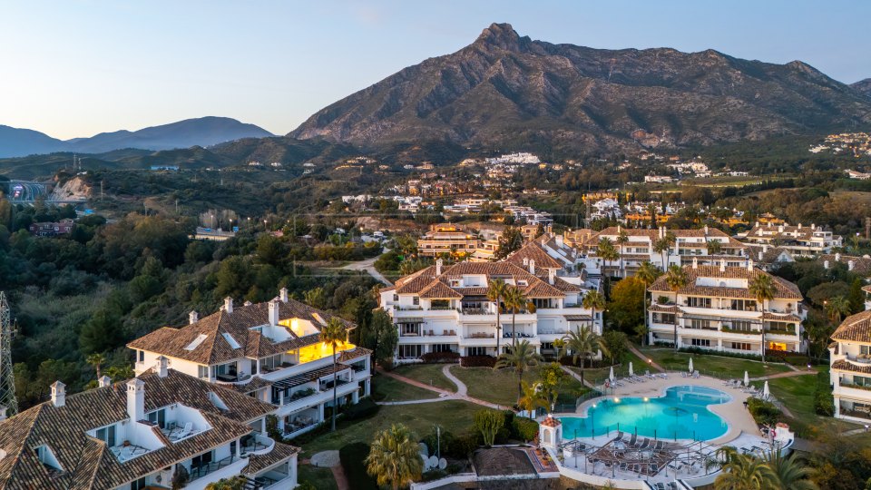 Marbella Golden Mile, Contemporary Three-Bedroom Duplex Penthouse for Sale in Monte Paraiso, Marbella Golden Mile