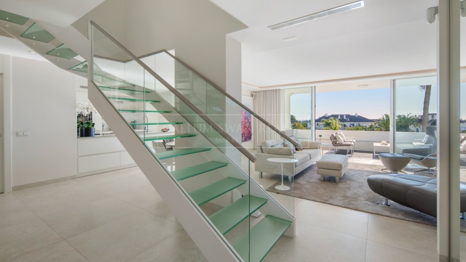 Marbella Golden Mile, Contemporary Three-Bedroom Duplex Penthouse for Sale in Monte Paraiso, Marbella Golden Mile