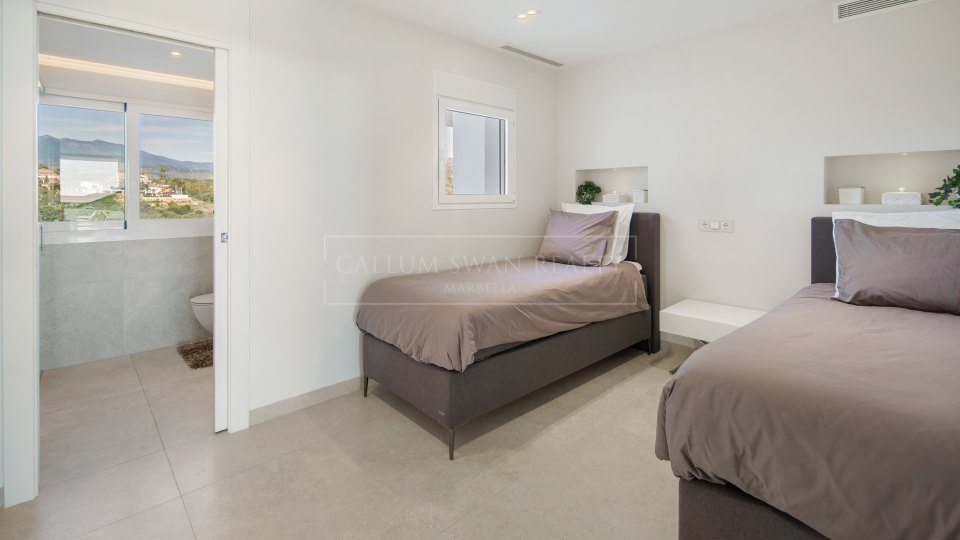 Marbella Golden Mile, Contemporary Three-Bedroom Duplex Penthouse for Sale in Monte Paraiso, Marbella Golden Mile