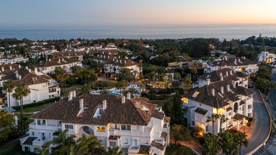 Marbella Golden Mile, Contemporary Three-Bedroom Duplex Penthouse for Sale in Monte Paraiso, Marbella Golden Mile