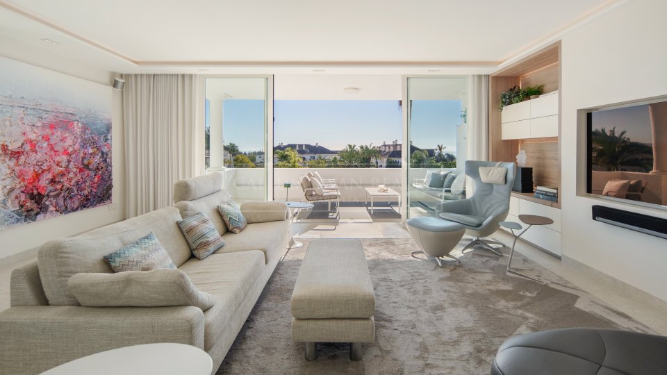 Marbella Golden Mile, Contemporary Three-Bedroom Duplex Penthouse for Sale in Monte Paraiso, Marbella Golden Mile