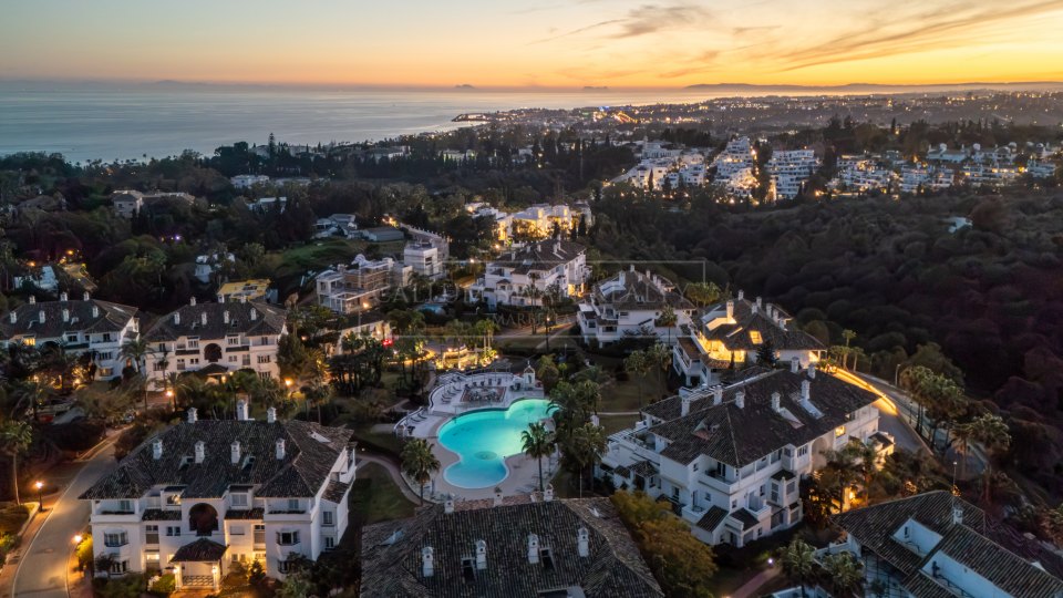 Marbella Golden Mile, Contemporary Three-Bedroom Duplex Penthouse for Sale in Monte Paraiso, Marbella Golden Mile